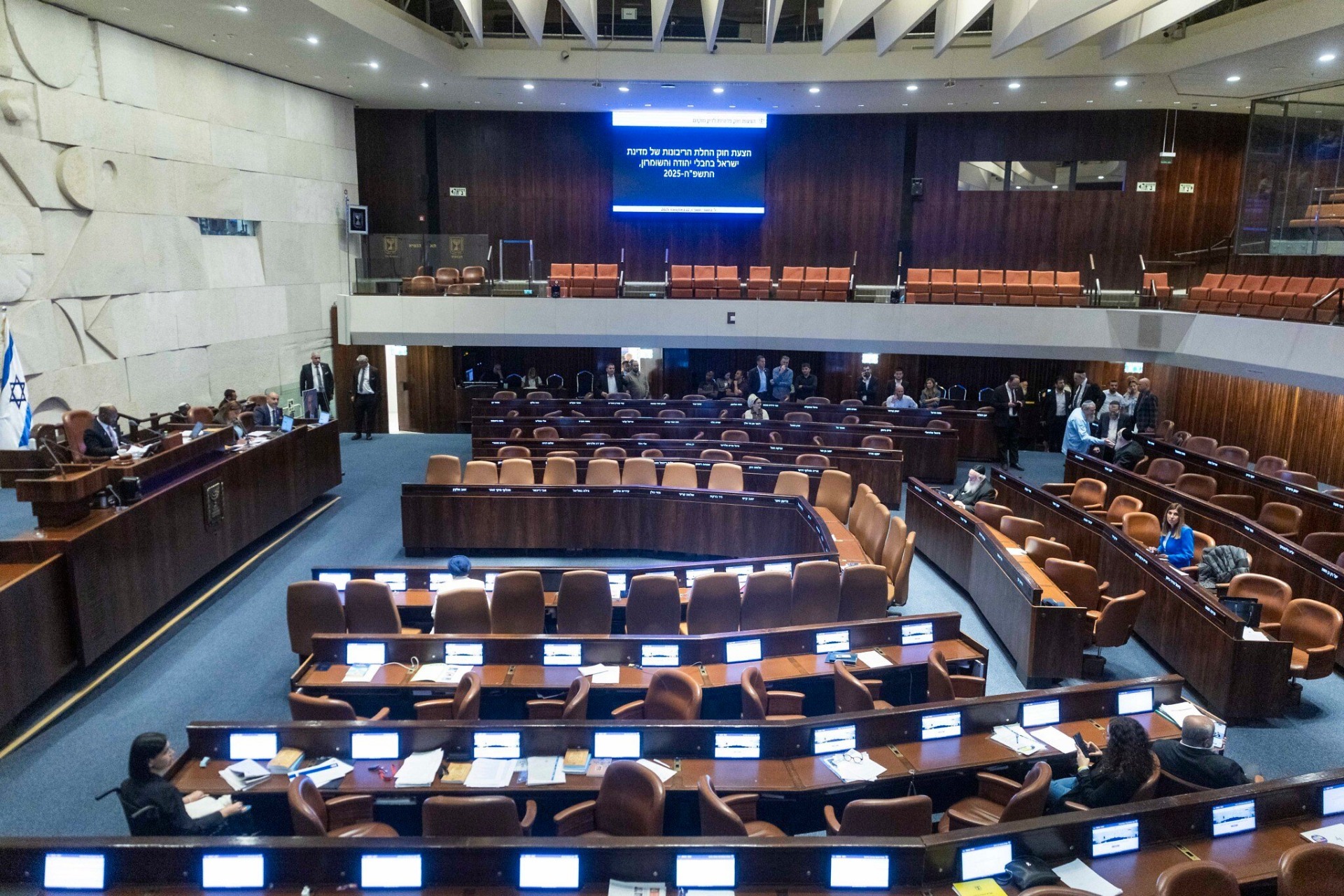 Sesión en la sala de reuniones de la Knesset en Jerusalén, Israel, el 22 de octubre de 2025. Foto: Chaim Goldberg/Flash90