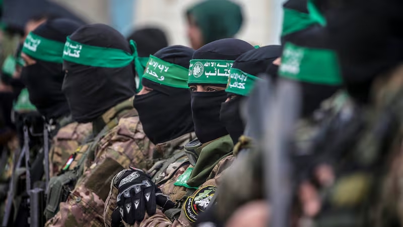 Combatientes de Hamás en Gaza, donde la guerra con Israel ha dejado al enclave sumido en más de dos años de conflicto. Foto: EPA