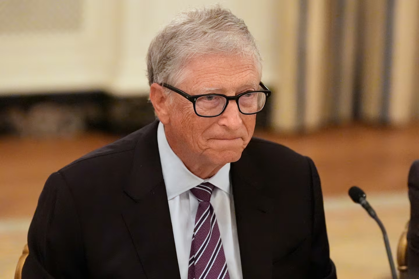 Bill Gates durante una cena con el presidente Donald Trump en el Comedor de Estado de la Casa Blanca, en Washington, el 4 de septiembre de 2025. Foto: AP/Alex Brandon.