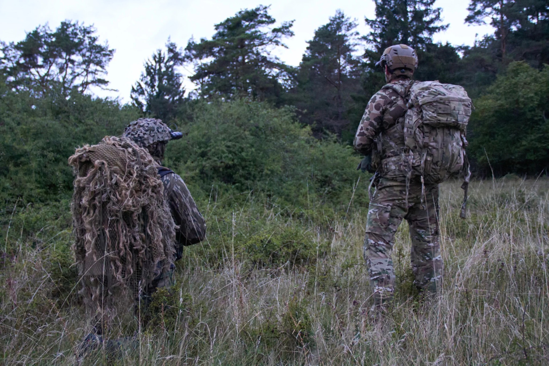 Fuerzas especiales estadounidenses patrullan durante un ejercicio militar conjunto con fuerzas de Polonia en el Centro Conjunto Multinacional de Preparación de Hohenfels, cerca de Núremberg, Alemania, el 28 de agosto de 2026. Foto: AP Photo/Konstantin Toropin