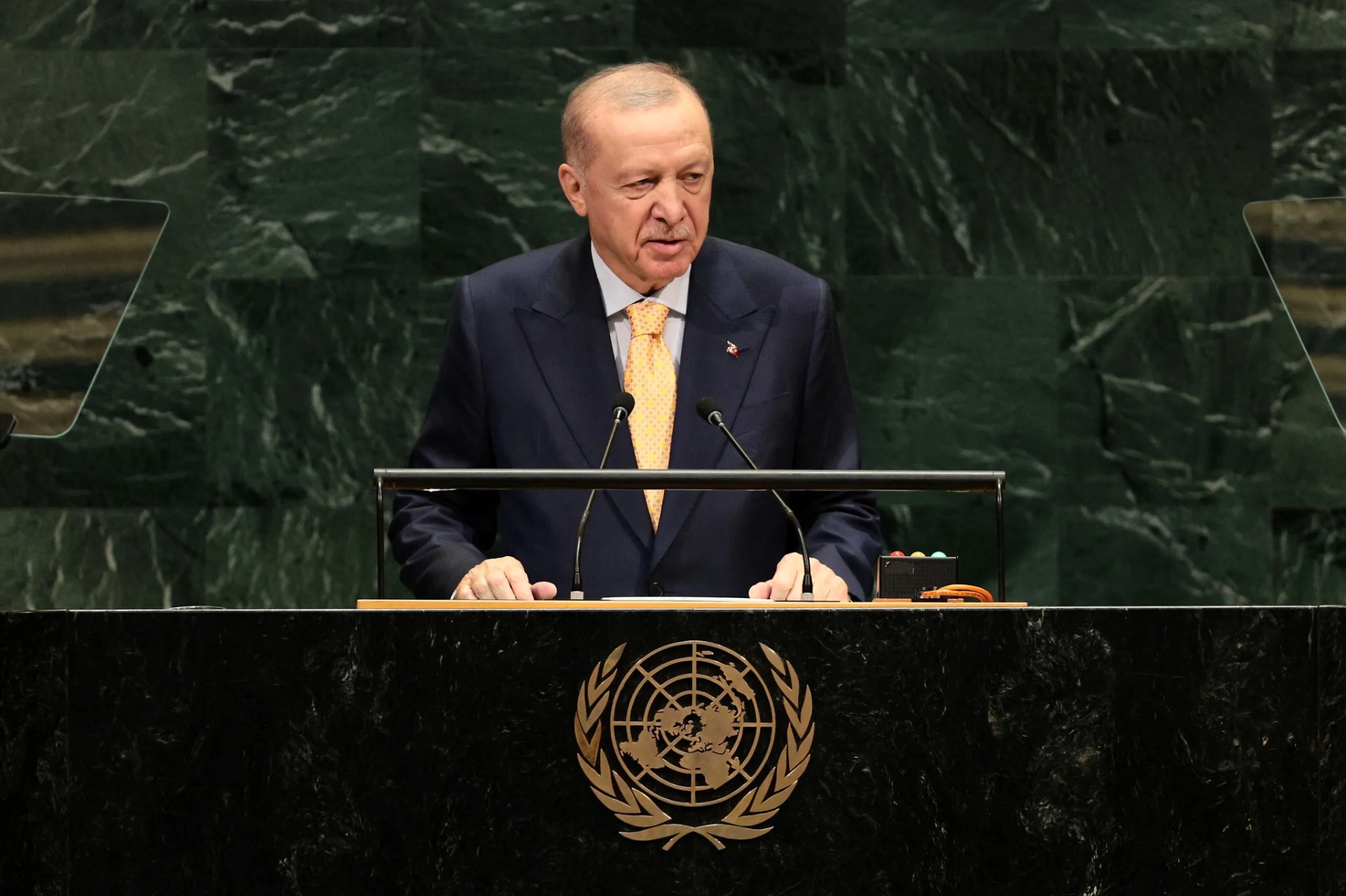 El presidente de Turquía, Recep Tayyip Erdoğan, habla durante la 81.ª sesión de la Asamblea General de las Naciones Unidas, en la sede de la ONU en Nueva York, el 22 de septiembre de 2026. Foto: Michael M. Santiago / Getty Images / AFP.
