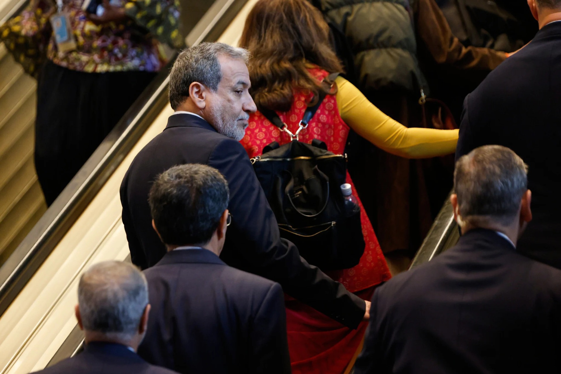 El ministro de Asuntos Exteriores de Irán, Abbas Araghchi, llega a la sede de las Naciones Unidas antes de la apertura de la 81.ª sesión de la Asamblea General de la ONU, el 22 de septiembre de 2026. Foto: AP / Stefan Jeremiah