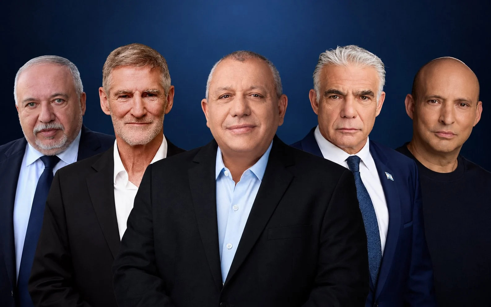 Los principales referentes del bloque opositor israelí: Avigdor Liberman, Yair Golan, Gadi Eisenkot, Yair Lapid y Naftali Bennett. Fotografías oficiales de campaña, composición gráfica: The Times of Israel