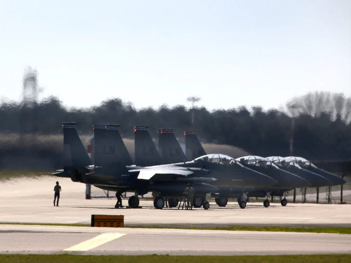 ARCHIVO. Aviones de combate F-15 estadounidenses, pertenecientes a la 48.ª Ala de Caza, en una base aérea. La imagen ilustra el despliegue militar estadounidense en el contexto de la creciente tensión con Irán. Fotografía: Imagen ilustrativa